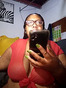 Snapshot of YELLOW_BONE chatting on 04.10.26 YELLOW BONE online show from 04.10.26