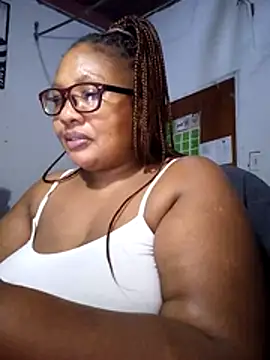 Snapshot of YELLOW_BONE chatting on 04.28.26 YELLOW BONE online show from 04.28.26