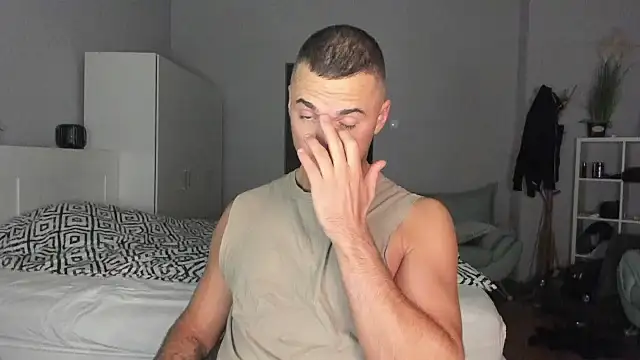 Snapshot of paulblack21 chatting on 11.18.25 paulblack21 online show from 11.18.25