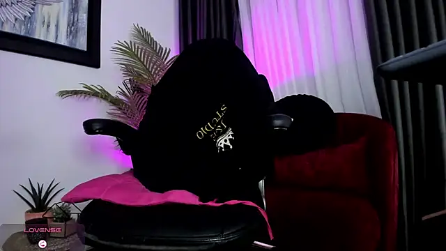 brianahill  online show from 10.04.25