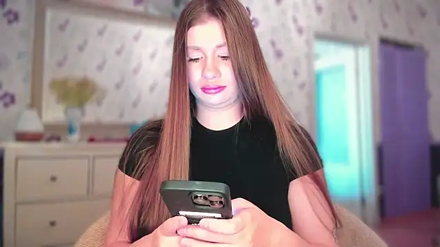 Snapshot of JuicyHelenX chatting on 09.23.25 JuicyHelenX online show from 09.23.25