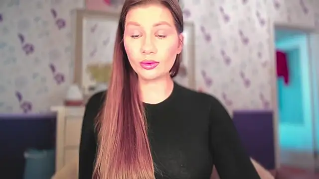 Snapshot of JuicyHelenX chatting on 09.24.25 JuicyHelenX online show from 09.24.25