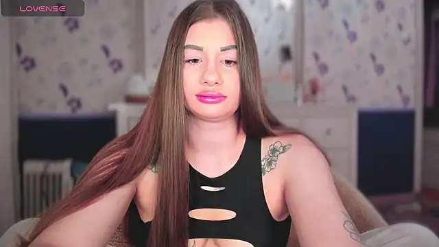 Snapshot of JuicyHelenX chatting on 10.03.25 JuicyHelenX online show from 10.03.25