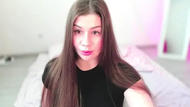 Snapshot of JuicyHelenX chatting on 06.19.26 JuicyHelenX online show from 06.19.26