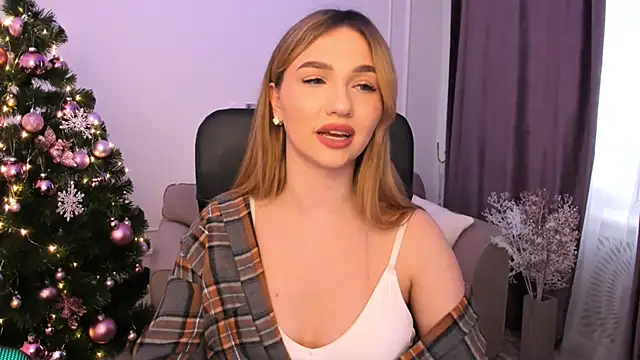 Snapshot of GracefulLook chatting on 12.23.24 GracefulLook online show from 12.23.24