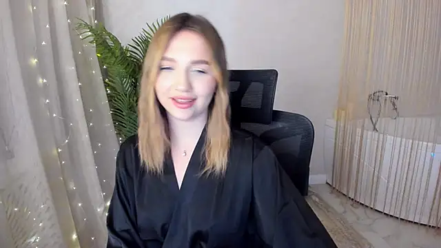 Snapshot of GracefulLook chatting on 01.21.25 GracefulLook online show from 01.21.25