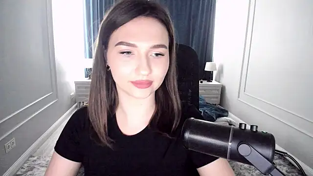 Snapshot of GracefulLook chatting on 01.31.25 GracefulLook online show from 01.31.25