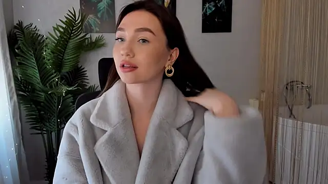 Snapshot of GracefulLook chatting on 02.10.25 GracefulLook online show from 02.10.25