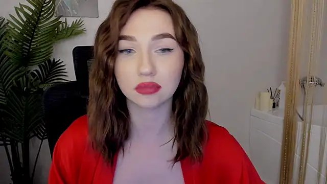 Snapshot of GracefulLook chatting on 02.15.25 GracefulLook online show from 02.15.25