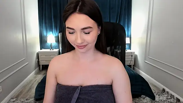 Snapshot of GracefulLook chatting on 02.15.25 GracefulLook online show from 02.15.25