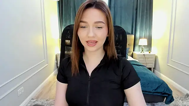 Snapshot of GracefulLook chatting on 03.06.25 GracefulLook online show from 03.06.25