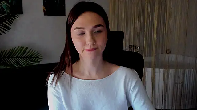 Snapshot of GracefulLook chatting on 03.09.25 GracefulLook online show from 03.09.25