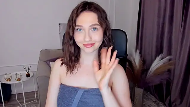 Snapshot of GracefulLook chatting on 03.11.25 GracefulLook online show from 03.11.25