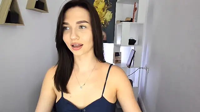 Snapshot of GracefulLook chatting on 09.17.25 GracefulLook online show from 09.17.25