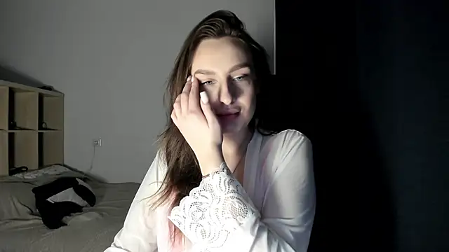 Snapshot of Ella___Bell chatting on 02.11.25 Ella   Bell online show from 02.11.25