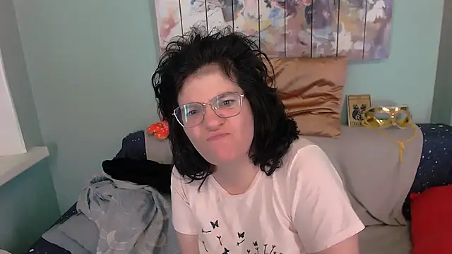 Snapshot of EverlyRays chatting on 10.27.25 EverlyRays online show from 10.27.25