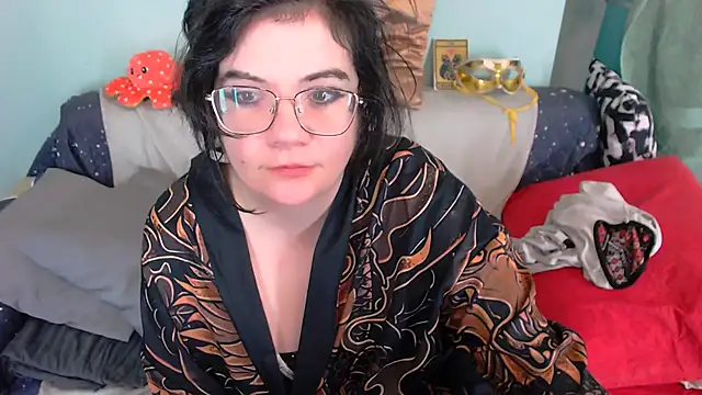 Snapshot of EverlyRays chatting on 10.28.25 EverlyRays online show from 10.28.25