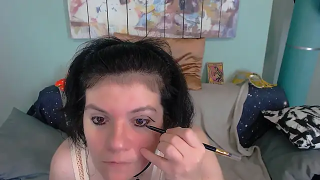 Snapshot of EverlyRays chatting on 11.08.25 EverlyRays online show from 11.08.25