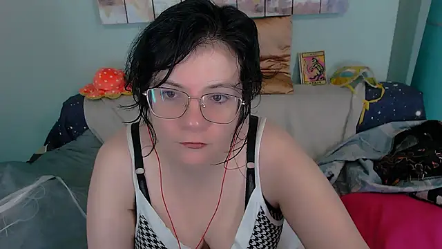 Snapshot of EverlyRays chatting on 11.30.25 EverlyRays online show from 11.30.25