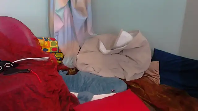 Snapshot of EverlyRays chatting on 12.15.25 EverlyRays online show from 12.15.25