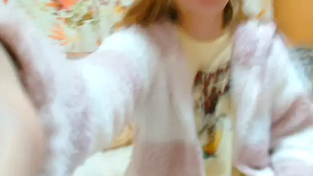 Snapshot of liliyRiSAcha-n chatting on 12.25.24 liliyRiSAcha-n online show from 12.25.24