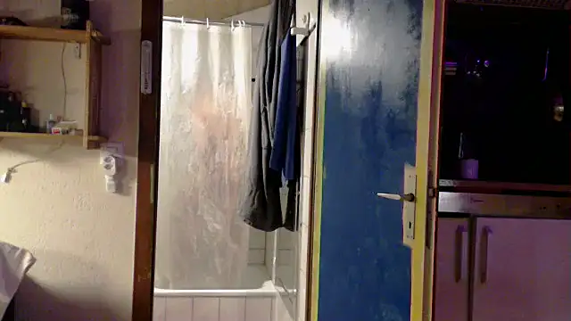 Snapshot of Cridere chatting on 12.15.25 Cridere online show from 12.15.25