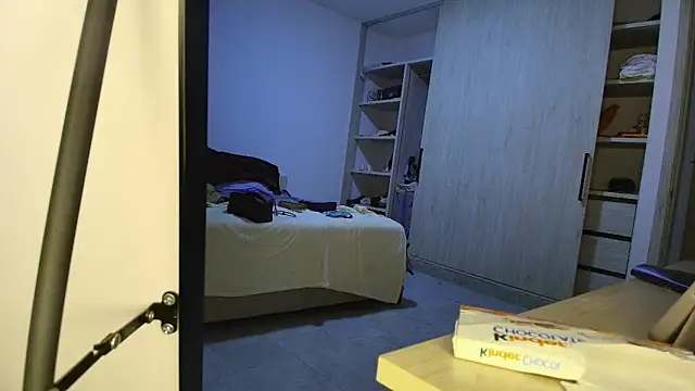 Snapshot of roxana_collins chatting on 03.26.26 roxana collins online show from 03.26.26