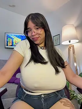 Snapshot of tati_reyess chatting on 05.20.26 tati reyess online show from 05.20.26