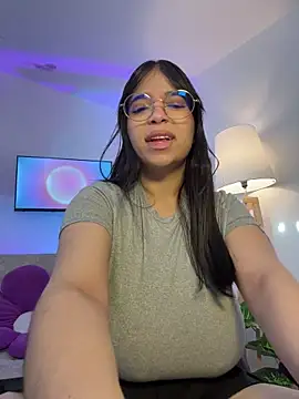 Snapshot of tati_reyess chatting on 05.22.26 tati reyess online show from 05.22.26