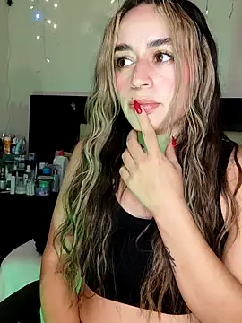 Snapshot of Natalia_Suarez chatting on 12.29.24 Natalia Suarez online show from 12.29.24