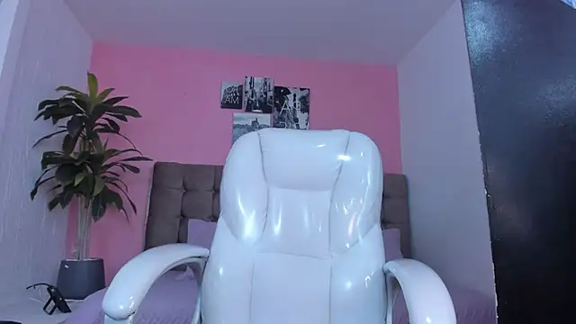 Snapshot of aleja_cute_ chatting on 01.17.25 aleja cute online show from 01.17.25