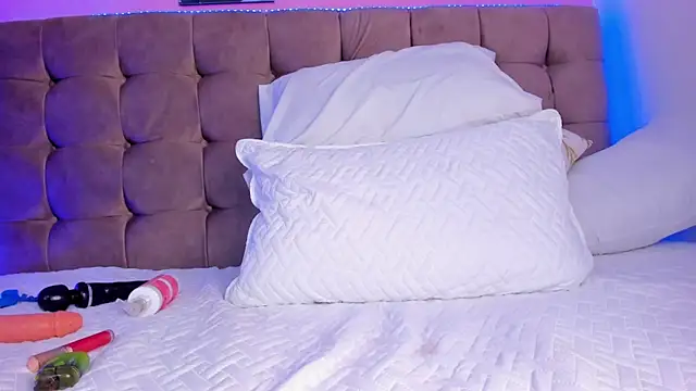 Snapshot of aleja_cute_ chatting on 03.13.25 aleja cute online show from 03.13.25