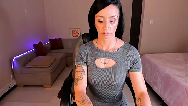 Kristen Garner online show from 05.04.26