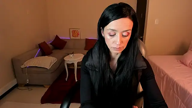 Kristen Garner online show from 07.06.26