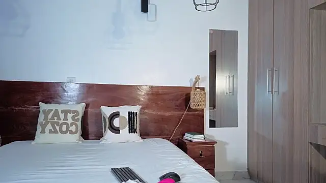 Snapshot of Elegant_Ebony chatting on 03.12.26 Elegant Ebony online show from 03.12.26