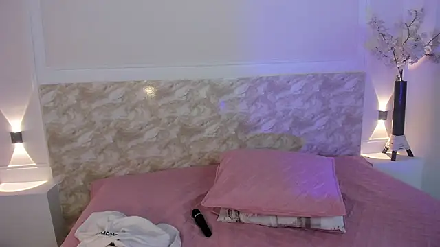 EmilyEvans7 online show from 01.27.25