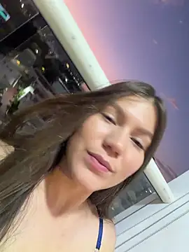 AmelieLaurent  online show from 12.20.25