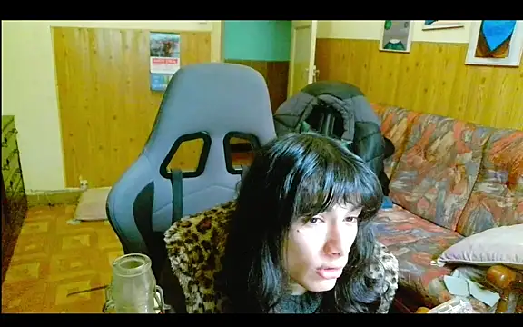 Snapshot of calliemaggotbone chatting on 12.18.25 calliemaggotbone online show from 12.18.25