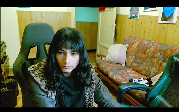 Snapshot of calliemaggotbone chatting on 12.20.25 calliemaggotbone online show from 12.20.25