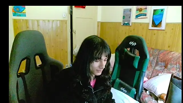 Snapshot of calliemaggotbone chatting on 12.22.25 calliemaggotbone online show from 12.22.25