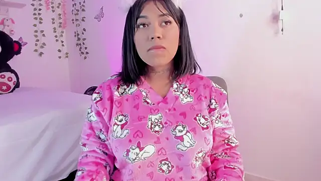 Snapshot of Emily_restrepo chatting on 12.17.24 Emily restrepo online show from 12.17.24