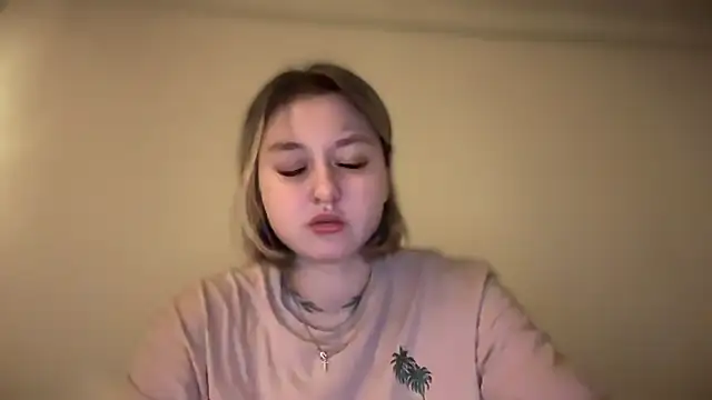 Snapshot of Isabel-Bailey chatting on 11.30.25 Isabel-Bailey online show from 11.30.25