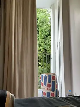 Snapshot of YesTheSexiest chatting on 12.08.24 YesTheSexiest online show from 12.08.24