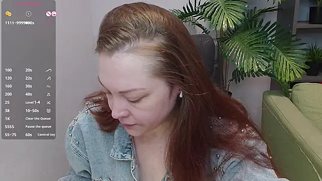 Snapshot of CutieGinger chatting on 10.05.25 CutieGinger online show from 10.05.25