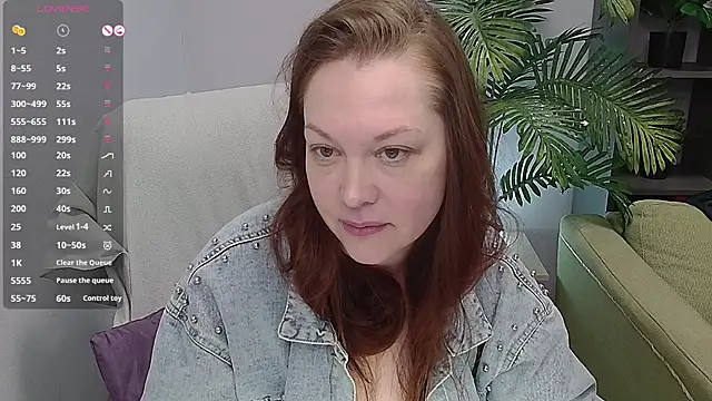 Snapshot of CutieGinger chatting on 11.02.25 CutieGinger online show from 11.02.25