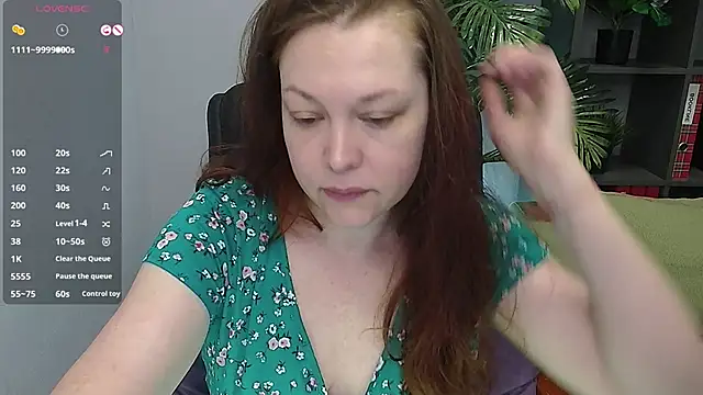 Snapshot of CutieGinger chatting on 11.09.25 CutieGinger online show from 11.09.25