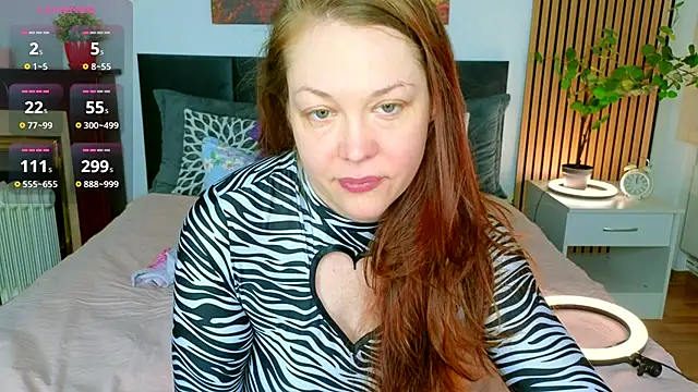 Snapshot of CutieGinger chatting on 11.30.25 CutieGinger online show from 11.30.25