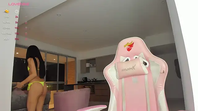 mia yourmommy online show from 01.23.25