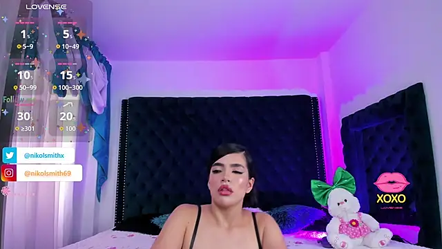 nikolsmithh online show from 10.28.25