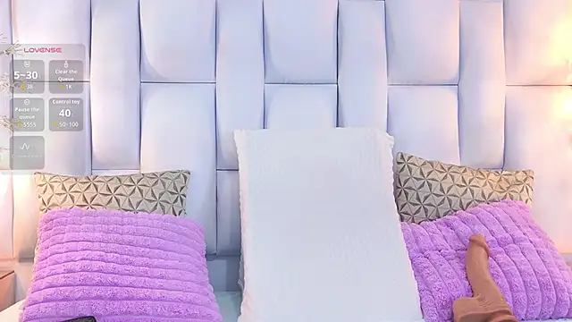 Iris Ross  online show from 11.08.25